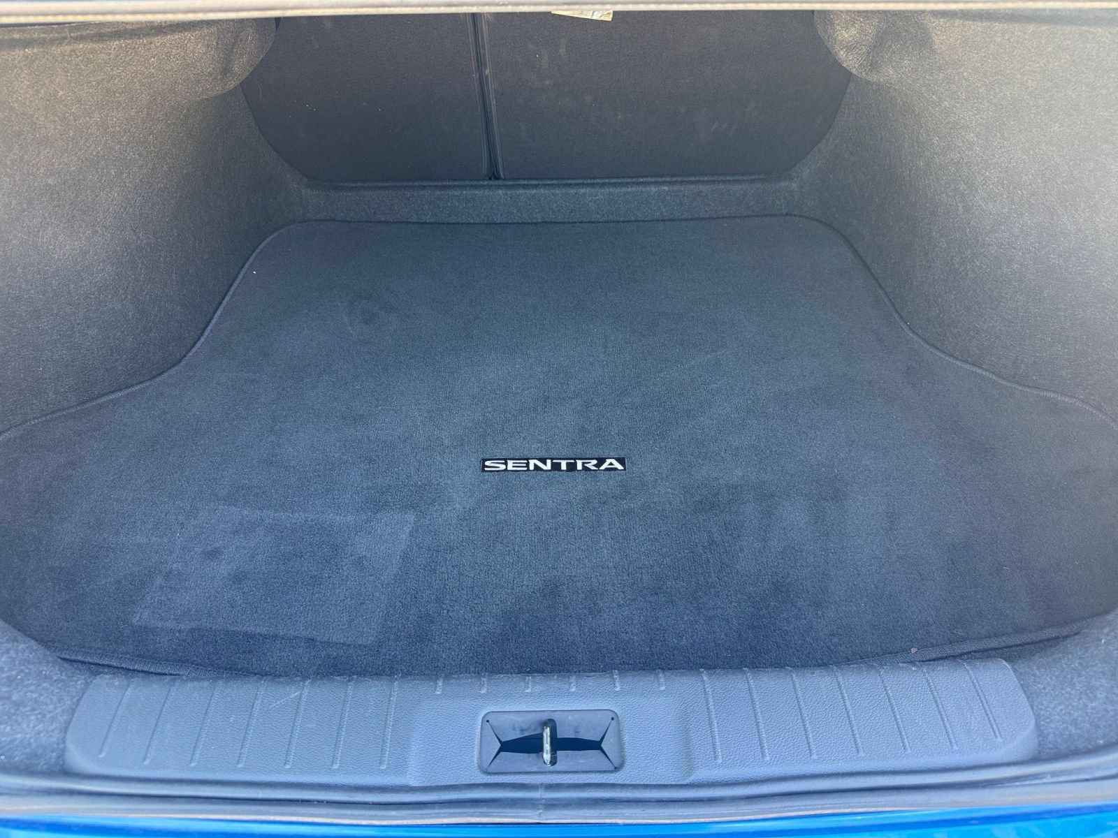 Used 2025 Nissan Sentra SV FWD image 30