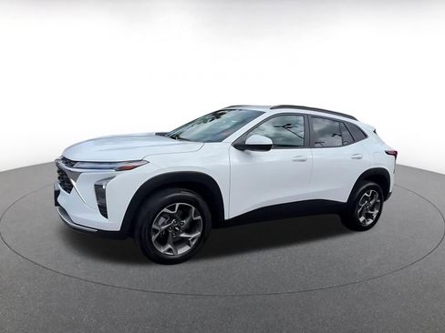 Used 2025 Chevrolet Trax LT image 8