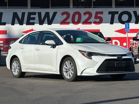 Used 2025 Toyota Corolla LE image 8