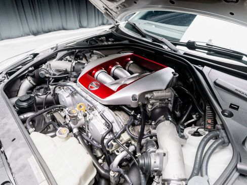 Used 2013 Nissan GT-R Black Edition image 43
