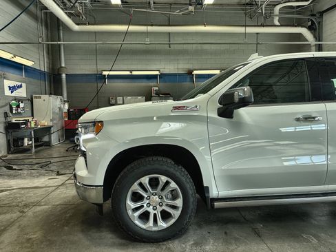 New 2026 Chevrolet Silverado 1500 LTZ w/ LTZ Premium Package AWD/4WD image 16