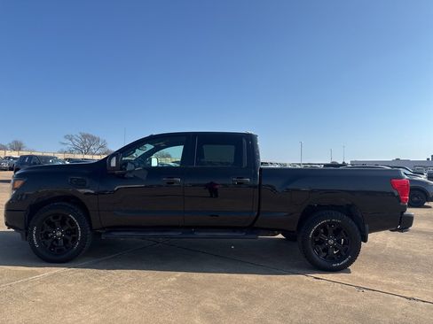 Used 2019 Nissan Titan SV w/ SV Convenience Package image 4