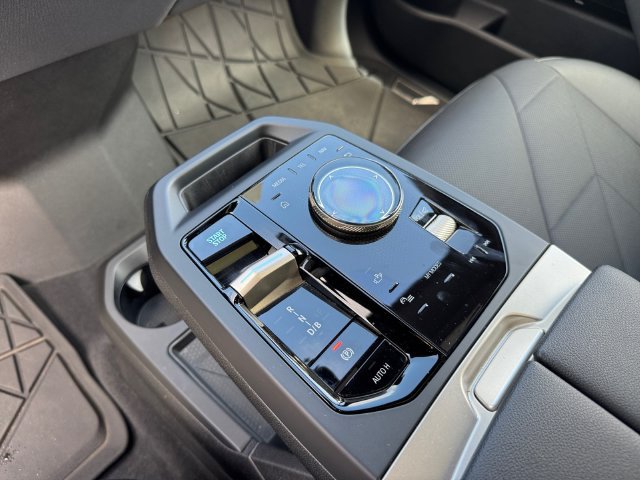 Used 2024 BMW iX xDrive50 w/ Sport Package AWD/4WD image 22