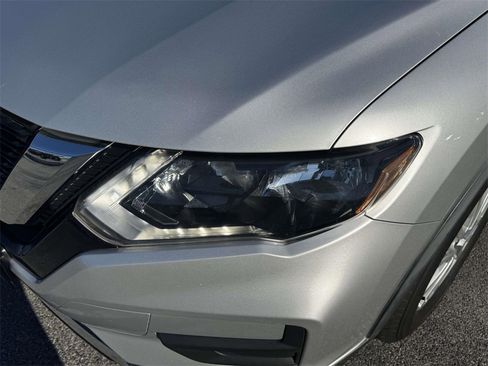 Used 2020 Nissan Rogue SV image 8