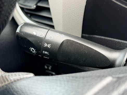 Used 2015 Toyota Corolla LE FWD image 33