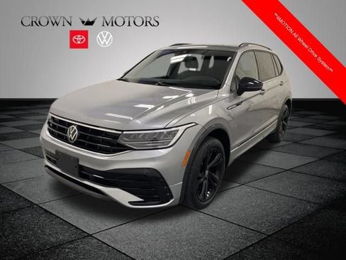 Used 2024 Volkswagen Tiguan SE R-Line AWD/4WD image 3