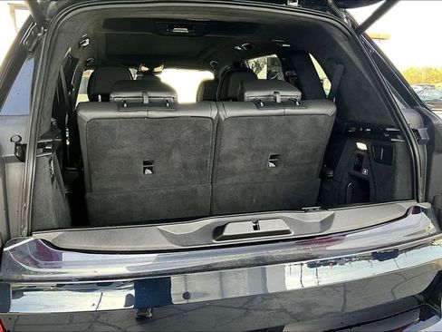 Used 2023 BMW X7 M60i image 23
