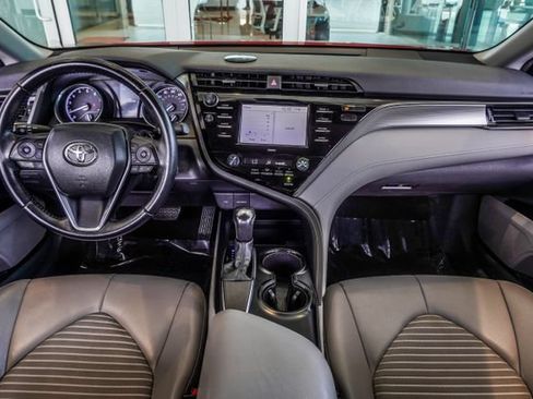 Used 2020 Toyota Camry SE FWD image 5