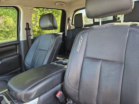 Used 2018 Nissan Titan PRO-4X w/ Pro-4x Convenience Package AWD/4WD image 13
