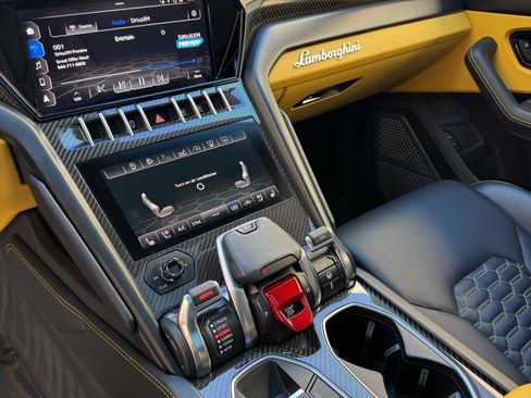 Used 2021 Lamborghini Urus image 51