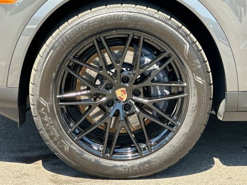Used 2026 Porsche Cayenne AWD/4WD image 27