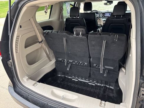Used 2023 Chrysler Pacifica Touring-L FWD image 28