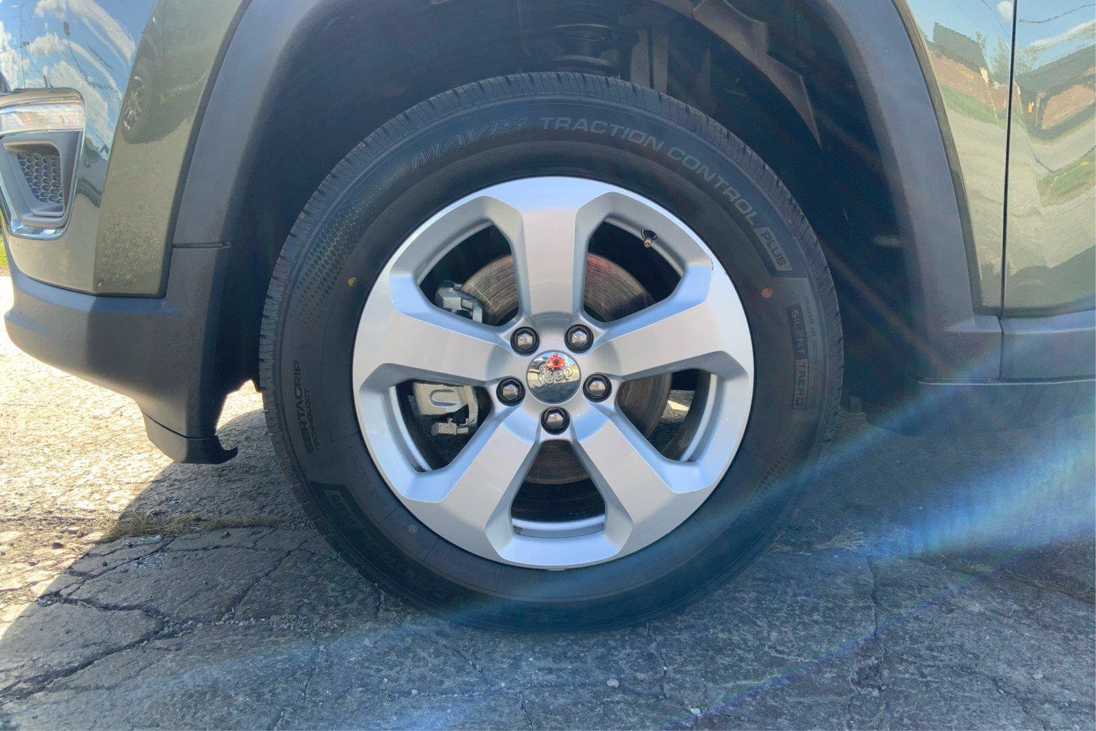 Used 2018 Jeep Compass Latitude w/ Cold Weather Group AWD/4WD image 25