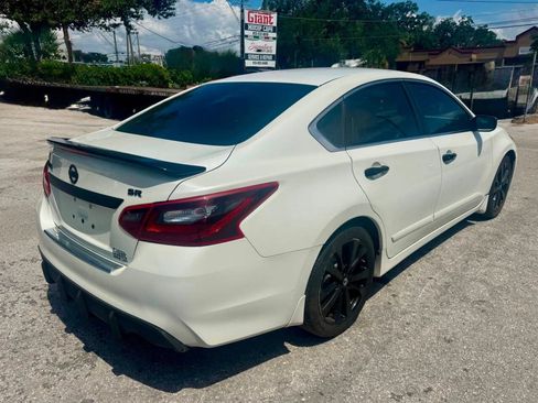 Used 2017 Nissan Altima 2.5 SR w/ Midnight Edition Package FWD image 5