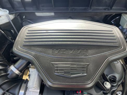 Used 2018 Cadillac XT5 Luxury w/ Driver Awareness Package AWD/4WD image 16