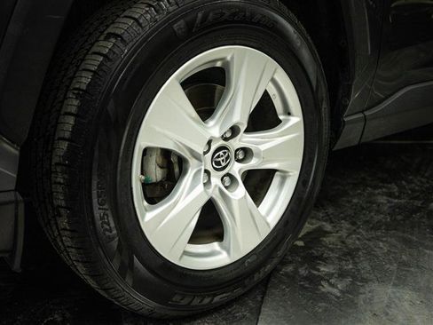 Used 2019 Toyota RAV4 LE w/ Carpet Mat Package AWD/4WD image 3