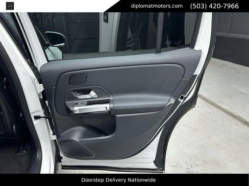 Used 2024 Mercedes-Benz EQB 300 4MATIC image 26