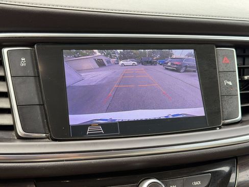Used 2020 Buick Enclave Essence FWD image 19