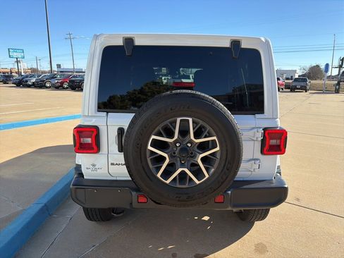 Used 2025 Jeep Wrangler Sahara image 17