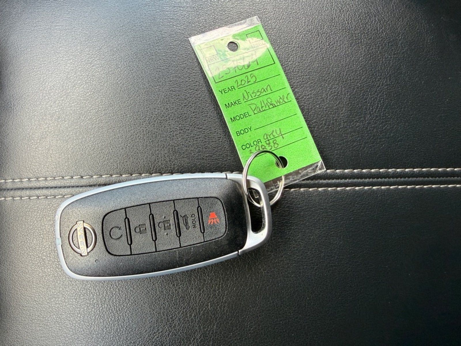 Used 2025 Nissan Pathfinder SV FWD image 41