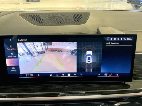 Used 2025 BMW X7 xDrive40i w/ M Sport Package image 27