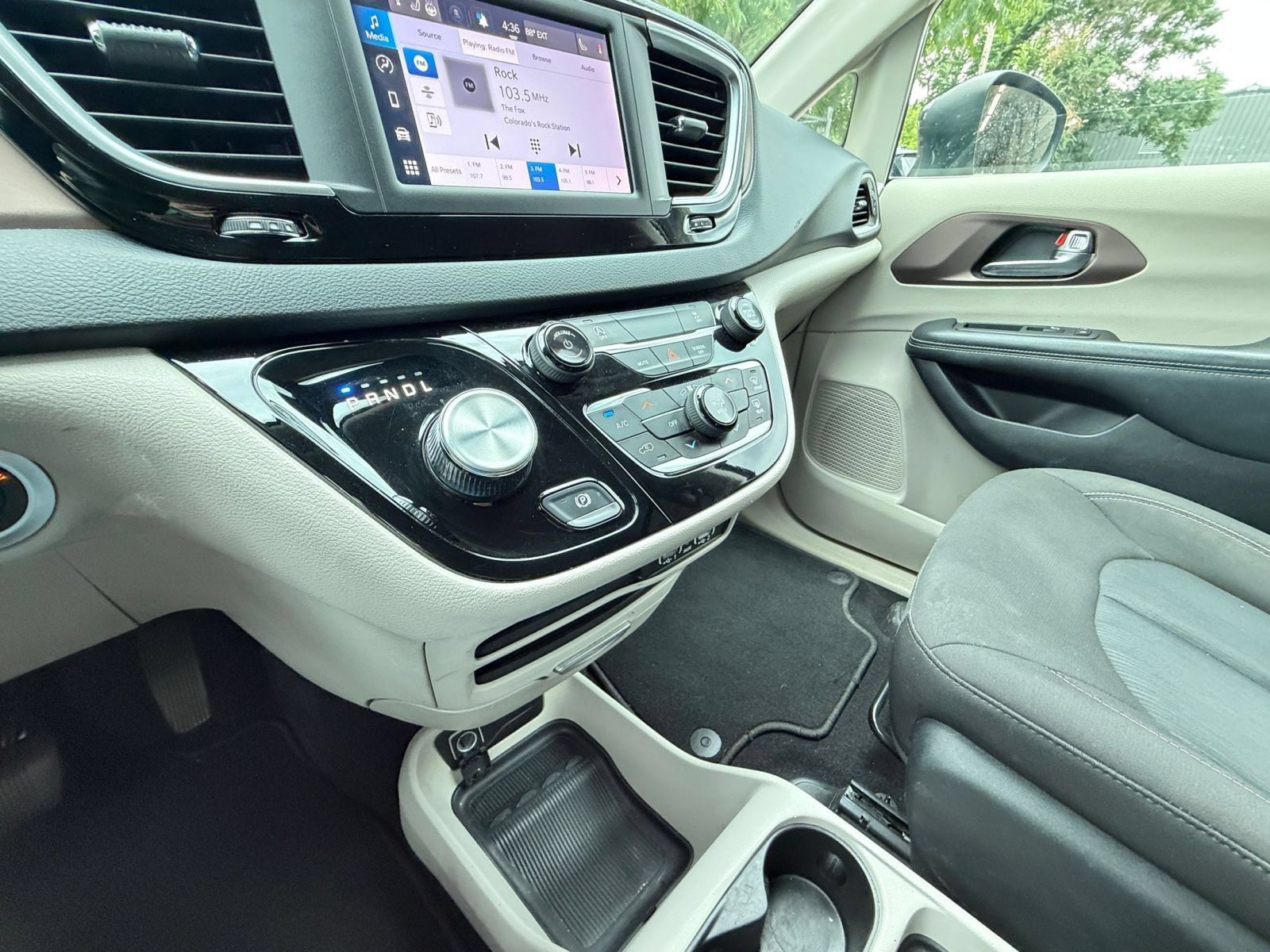 Used 2023 Chrysler Voyager LX FWD image 43
