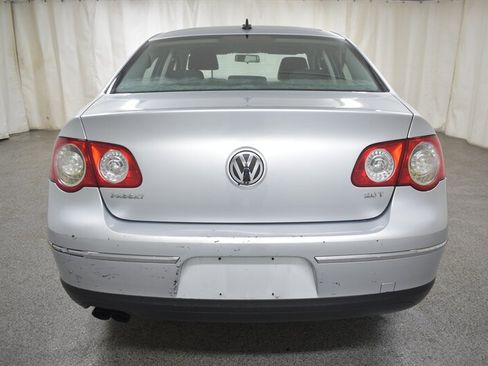 Used 2007 Volkswagen Passat 2.0T image 5