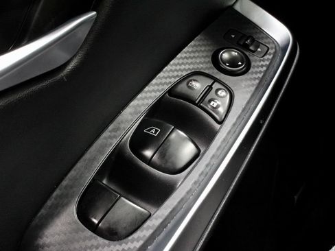 Used 2025 Nissan Sentra SR w/ SR Premium Package FWD image 25