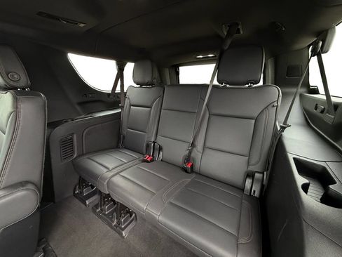 Used 2025 Chevrolet Suburban High Country AWD/4WD image 28