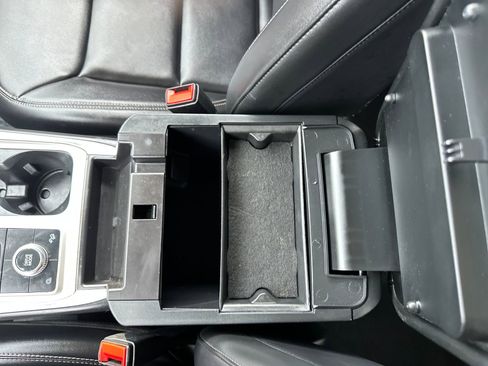 Used 2023 Ford Explorer XLT w/ Equipment Group 202A image 23