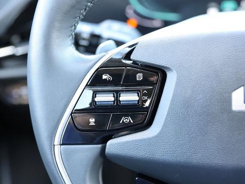 Used 2024 Kia Niro SX Touring image 36