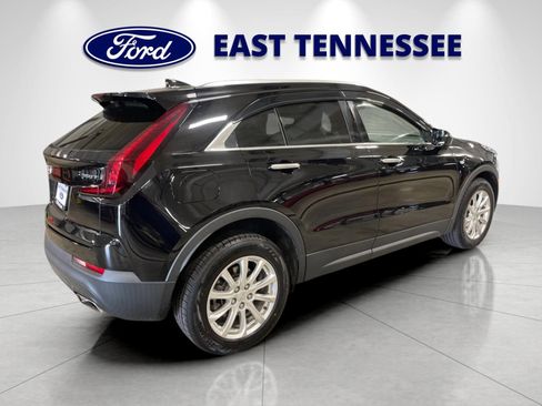 Used 2020 Cadillac XT4 Luxury w/ Cold Weather Package FWD image 3