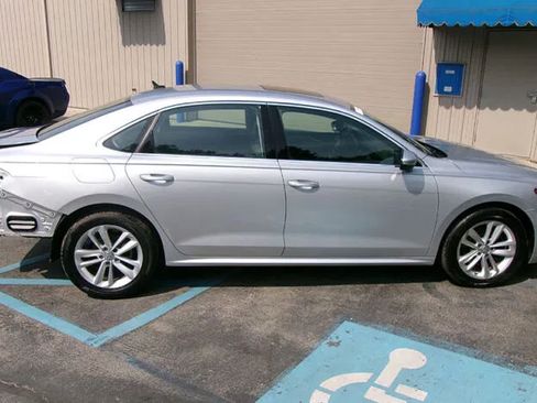 Used 2020 Volkswagen Passat 2.0T SE FWD image 2