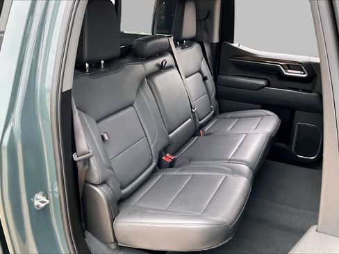 Used 2025 Chevrolet Silverado 1500 LT Trail Boss w/ Convenience Package II AWD/4WD image 19