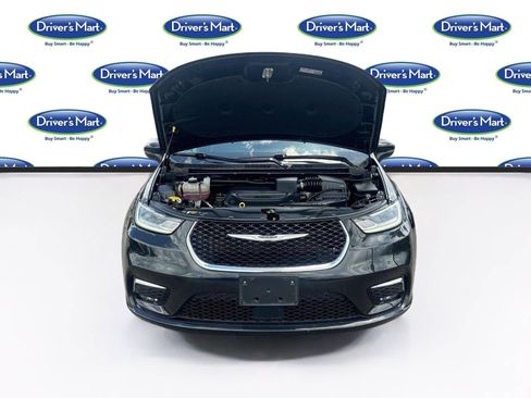Used 2023 Chrysler Pacifica Touring-L FWD image 34