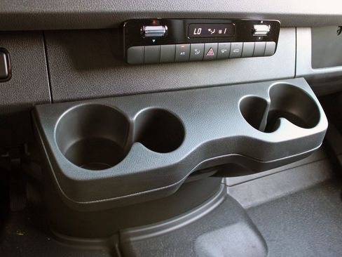 Used 2025 Mercedes-Benz Sprinter 2500 image 18