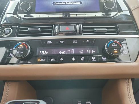 Used 2024 Nissan Pathfinder Platinum FWD image 37