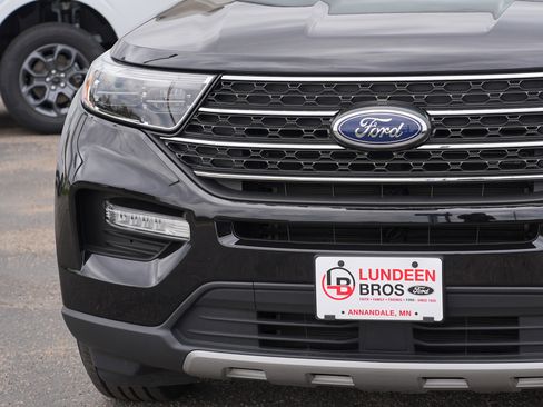 Used 2023 Ford Explorer XLT w/ Equipment Group 202A AWD/4WD image 11