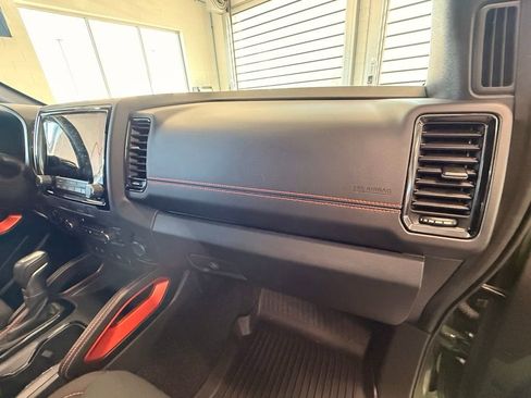 Used 2022 Nissan Frontier PRO-4X image 18