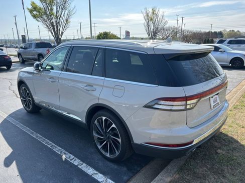 Used 2020 Lincoln Aviator Reserve w/ Equipment Group 202A image 9
