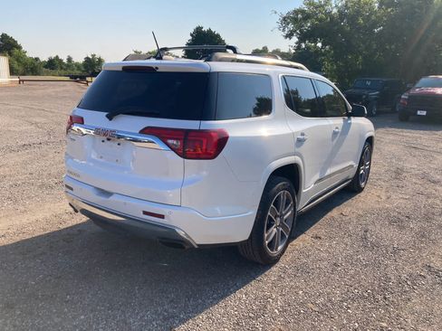 Used 2017 GMC Acadia Denali w/ Technology Package FWD image 8