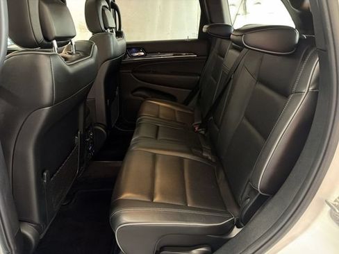 Used 2019 Jeep Grand Cherokee Overland AWD/4WD image 24