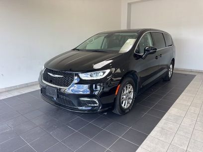 Used 2024 Chrysler Pacifica Touring-L