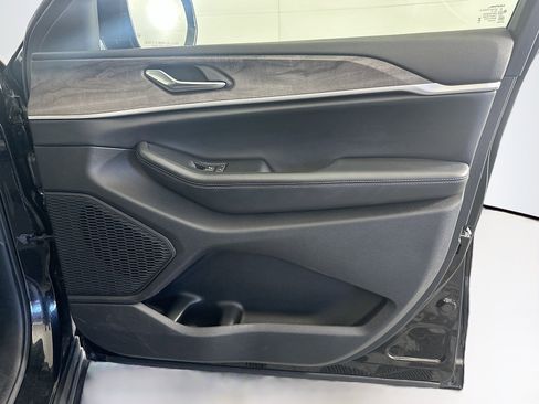 Used 2024 Jeep Grand Cherokee L Limited w/ Luxury Tech Group II image 35