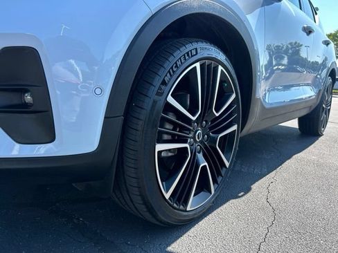 Used 2024 Volvo XC40 B5 Plus w/ Protection Package Premier AWD/4WD image 14