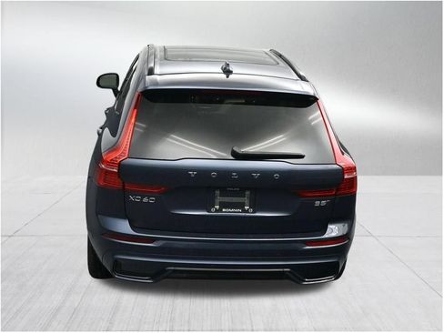 Used 2024 Volvo XC60 B5 Plus AWD/4WD image 17