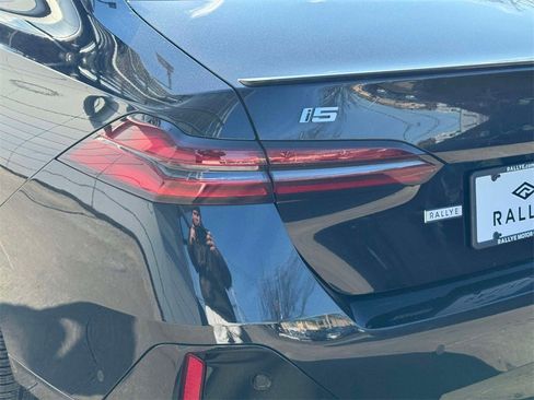 Certified 2025 BMW i5 xDrive40 w/ M Sport Package image 9