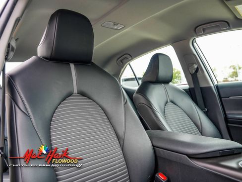 Used 2023 Toyota Camry SE image 8