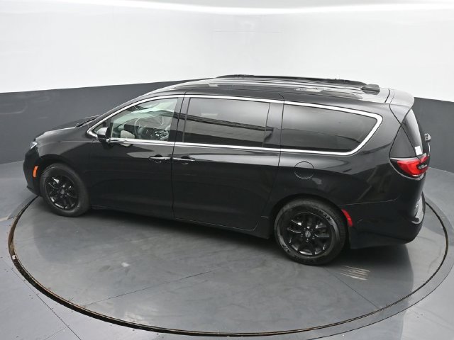 Used 2022 Chrysler Pacifica Touring-L FWD image 38