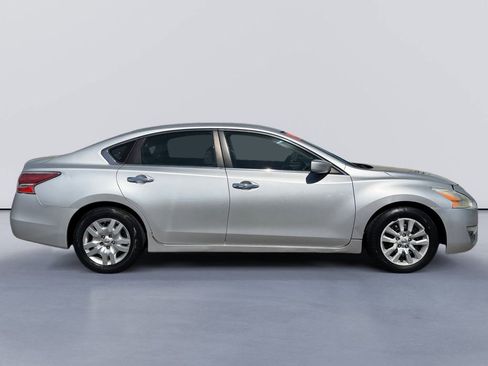 Used 2013 Nissan Altima 2.5 S image 2